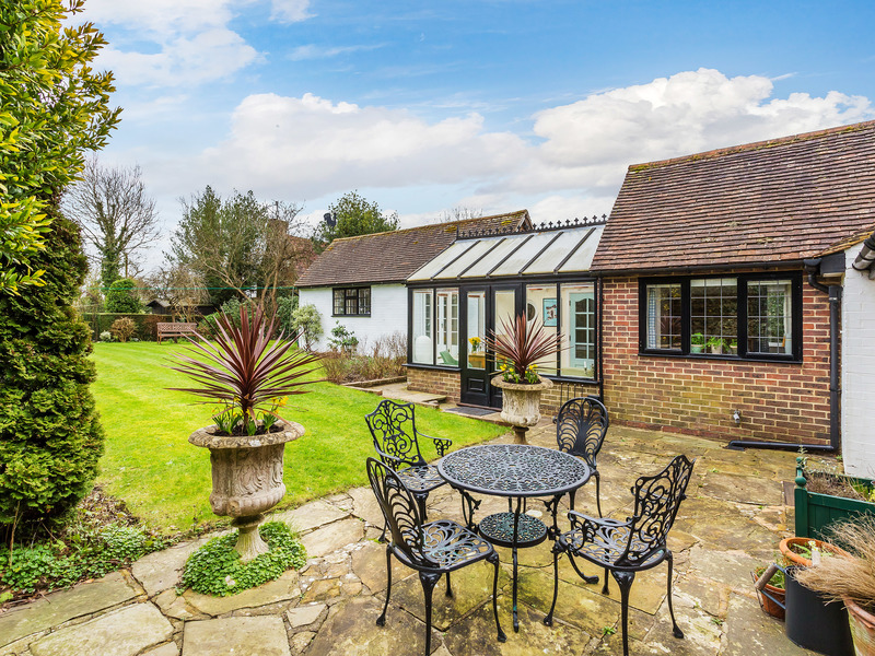 4 Bed House Semi For Sale in Cuckfield